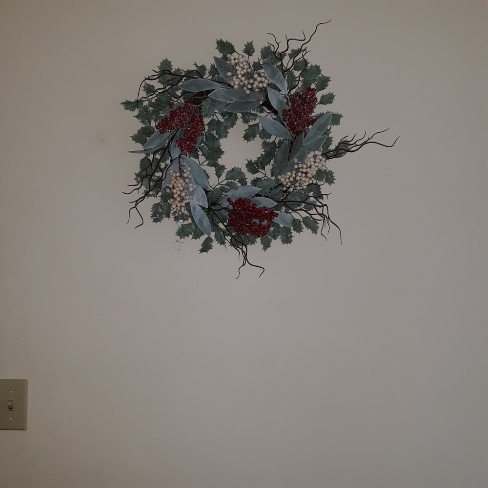 Holiday wreath